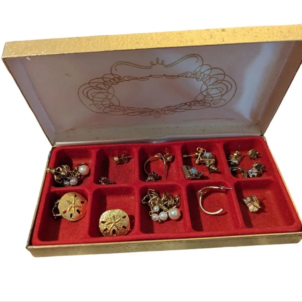 Vintage‎ jewelry box with gold tone earrings